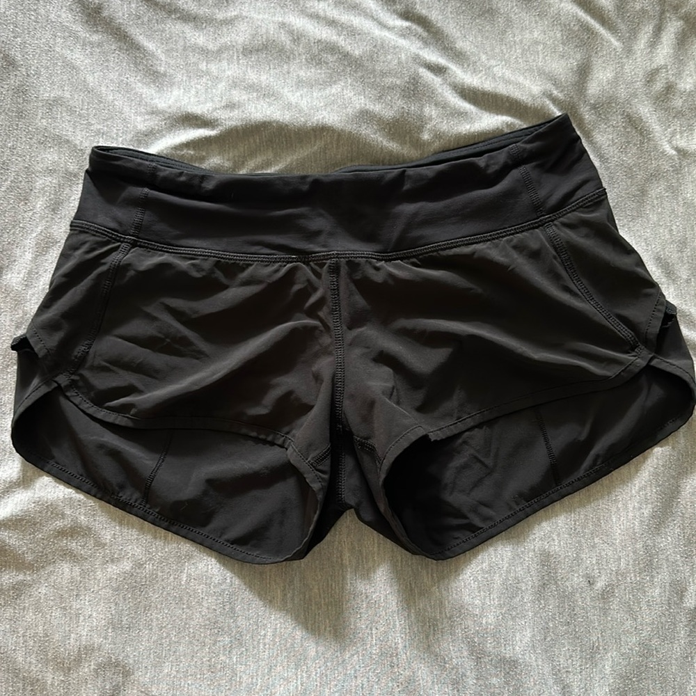 Women’s lululemon Speed Up Lined 2.5” shorts size 6